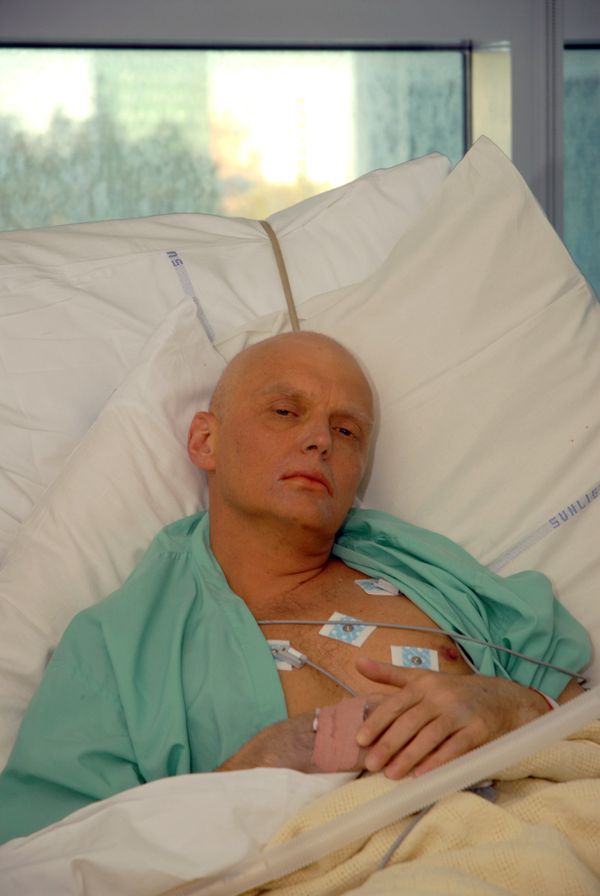 Alexander Litvinenko is pictured at the Intensive Care Unit of University College Hospital in London, England. (File) - Sputnik International