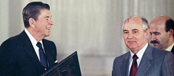 U.S. president Ronald Reagan (left) and General Secretary of the Central Committee of CPSU Mikhail Gorbachev at the joint meeting exchanging ratification instruments on bringing into force Soviet-American treaty on elimination of medium and short range missiles. (File) U.S. president Ronald Reagan (left) and General Secretary of the Central Committee of CPSU Mikhail Gorbachev at the joint meeting exchanging ratification instruments on bringing into force Soviet-American treaty on elimination of medium and short range missiles. (File) - Sputnik International