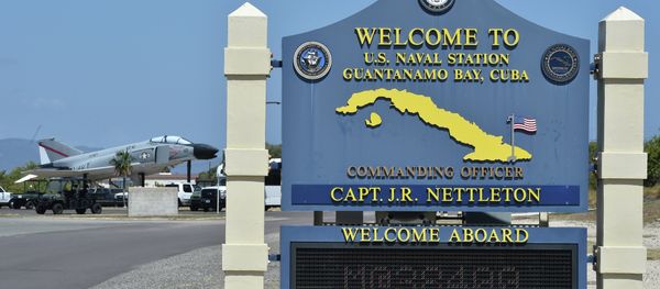 This photo reviewed by the US military and made during an escorted visit shows a welcome board at the road to the US Naval Station in Guantanamo Bay, Cuba - Sputnik International