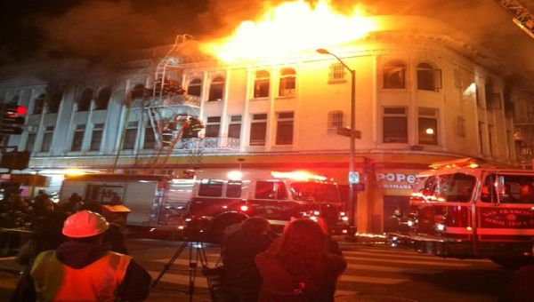 At least one person has died and four others have been hurt in a large building fire in San Francisco's Mission District, local media outlet Mission Local reported Thursday. - Sputnik International