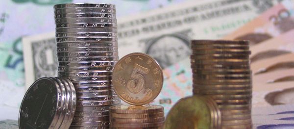 Coins and banknotes of the Chinese yuan are set up together with a U.S. dollar Coins and banknotes of the Chinese yuan are set up together with a U.S. dollar - Sputnik International