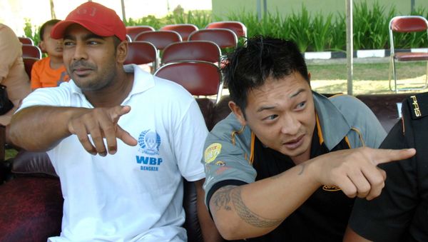Convicted Australian drug smugglers Myuran Sukumaran (L) and Andrew Chan sit inside Kerobokan prison in Denpasar, Bali. (File) - Sputnik International