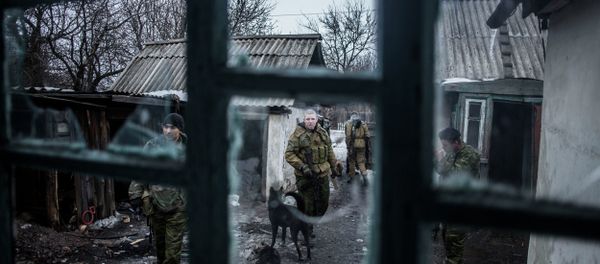 Independent suppoters patrol at an advanced post near the eastern Ukrainian city of Debaltseve, in the Donetsk region - Sputnik International