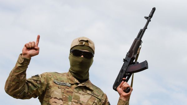 Aidar soldier pose for picture showing the islamic sign of faith Aidar soldier pose for picture showing the islamic sign of faith - Sputnik International