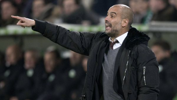 Bayern Munich coach Pep Guardiola shouts to his players during their German first division Bundesliga soccer match against VfL Wolfsburg, in Wolfsburg January 30, 2015 - Sputnik International