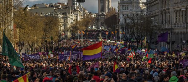 People wave Republican and Podemos party flags during a Podemos (We Can) party march in Madrid, Spain, Saturday, Jan. 31, 2015 - Sputnik International