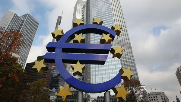 The EURO logo is pictured in front of the European Central Bank, ECB in Frankfurt/Main, central Germany, on November 6, 2014 The EURO logo is pictured in front of the European Central Bank, ECB in Frankfurt/Main, central Germany, on November 6, 2014 - Sputnik International