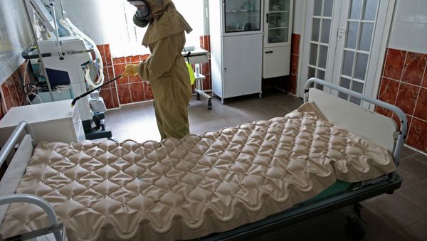 Medical staff training for a possible Ebola case - Sputnik International