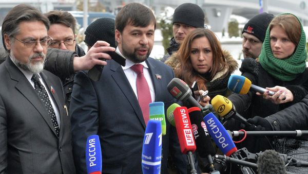 Press conference of DPR and LPR representatives in Minsk Airport Press conference of DPR and LPR representatives in Minsk Airport - Sputnik International