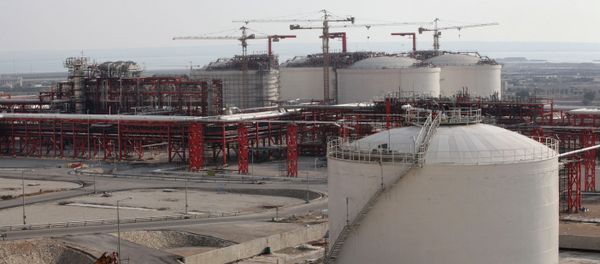 Facilities of a natural gas refinery under construction in the South Pars gas field on the northern coast of Persian Gulf in Asalouyeh, Iran - Sputnik International