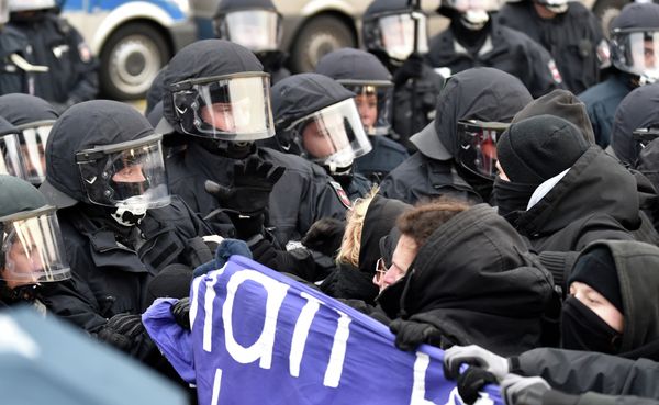 Protestors and policemen face off during a demonstration against the AfD (Alternative for Germany) Party Congress in Bremen, northwest Germany. Protestors and policemen face off during a demonstration against the AfD (Alternative for Germany) Party Congress in Bremen, northwest Germany. - Sputnik International