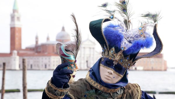 Glamorous Masquerade: Italy's Dramatic Carnival - Sputnik International