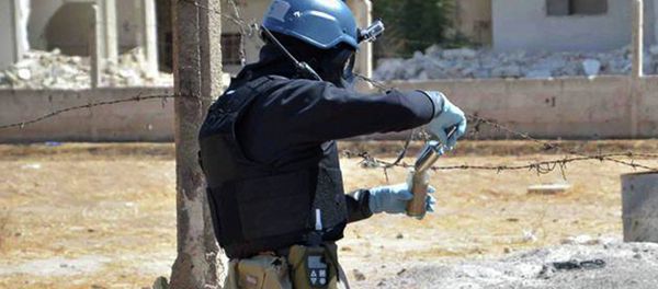 Member of UN investigation team taking samples of sands near a part of a missile that is likely to be one of the chemical rockets according to activists, in Damascus countryside of Ain Terma, Syria Member of UN investigation team taking samples of sands near a part of a missile that is likely to be one of the chemical rockets according to activists, in Damascus countryside of Ain Terma, Syria - Sputnik International