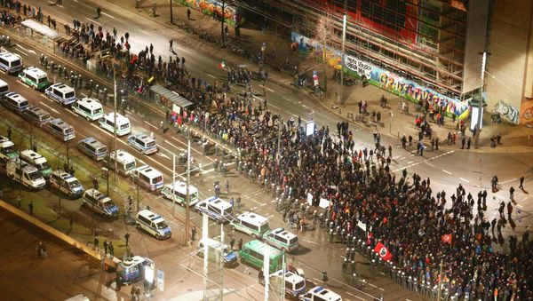 Protestors against LEGIDA, the Leipzig arm of the anti-immigration movement affliated with Patriotic Europeans Against the Islamisation of the West (PEGIDA) march, during a demonstration against Islamisation in Leipzig January 30, 2015 - Sputnik International