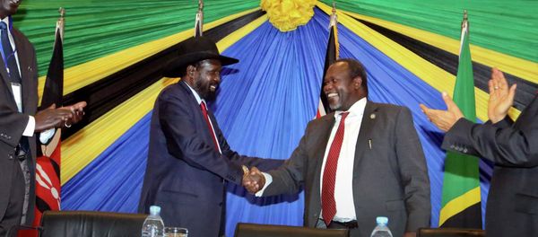 South Sudan's President Salva Kiir, left, shakes hands with rebel leader and former vice president Riek Machar South Sudan's President Salva Kiir, left, shakes hands with rebel leader and former vice president Riek Machar - Sputnik International