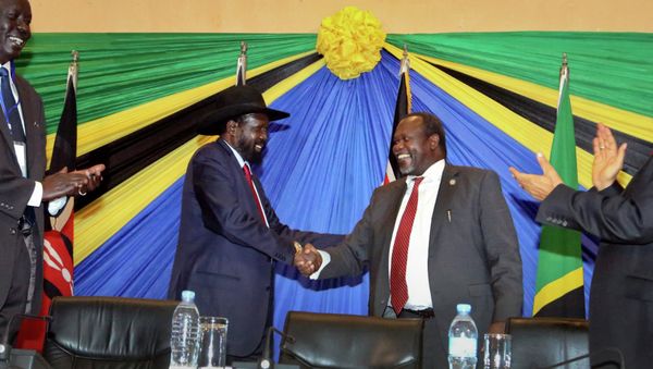South Sudan's President Salva Kiir, left, shakes hands with rebel leader and former vice president Riek Machar South Sudan's President Salva Kiir, left, shakes hands with rebel leader and former vice president Riek Machar - Sputnik International