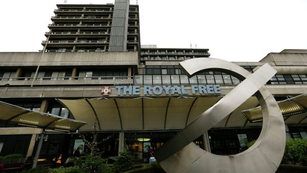 A second British military health care worker was transported from Sierra Leone and admitted to a London hospital for Ebola monitoring - Sputnik International