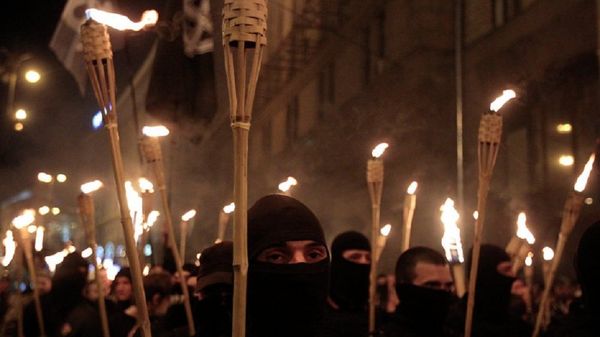 Ukrainian nationalists attempt to march to Kiev's Independence Square Ukrainian nationalists attempt to march to Kiev's Independence Square - Sputnik International