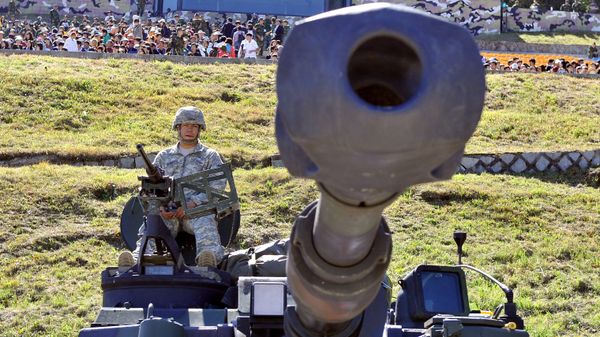 A US soldier sits on the top of M109A6 Paladin 155mm Howitzer during a joint military exercise on the Seungjin Fire Training Field in Pocheon, 30 kms south of the border with North Korea . File photo A US soldier sits on the top of M109A6 Paladin 155mm Howitzer during a joint military exercise on the Seungjin Fire Training Field in Pocheon, 30 kms south of the border with North Korea . File photo - Sputnik International