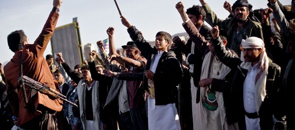 Houthi Shiite Yemenis chant slogans during a rally to show support for their comrades in Sanaa, Yemen, Wednesday, Jan. 28, 2015 - Sputnik International