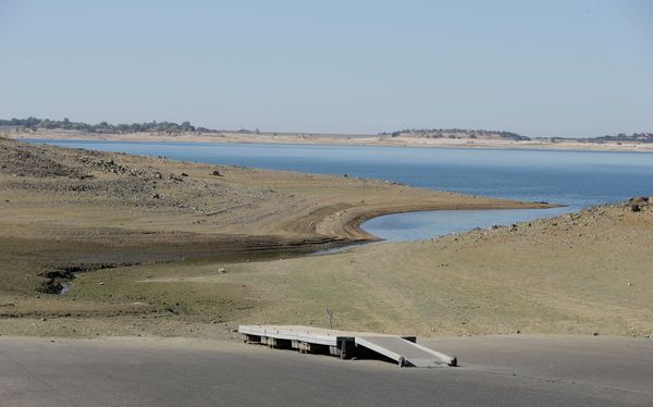 A dock sits high and dry at the end of a boat ramp yards away from the edge of Folsom Lake near Folsom, California. - Sputnik International