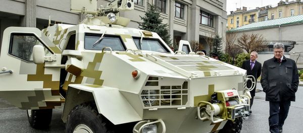 Ukraine's President Petro Poroshenko inspects an armoured vehicle in Kiev - Sputnik International