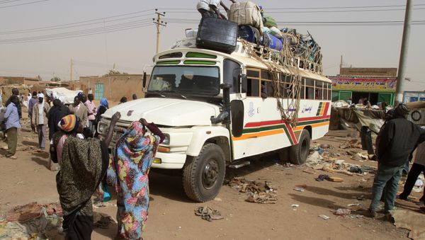 South Sudanese pack their belongings - Sputnik International