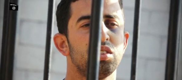 A man purported to be Islamic State captive Jordanian pilot Muath al-Kasaesbeh is seen standing in a cage in this still image from an undated video filmed from an undisclosed location made available on social media on February 3, 2015 - Sputnik International