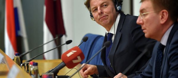 Latvian Foreign Minister Edgars Rinkevics (R) and his Dutch counterpart Bert Koenders (L) attend a press conference after their meeting at the Foreign Ministry in Riga on February 3, 2015 Latvian Foreign Minister Edgars Rinkevics (R) and his Dutch counterpart Bert Koenders (L) attend a press conference after their meeting at the Foreign Ministry in Riga on February 3, 2015 - Sputnik International