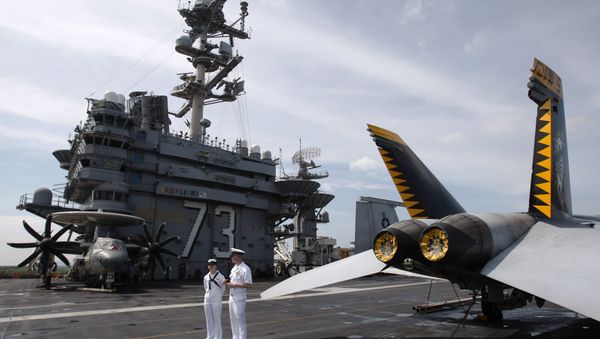 U.S. Navy sailors stand guard on the deck of USS George Washington in Port Klang, outside Kuala Lumpur, Malaysia. - Sputnik International