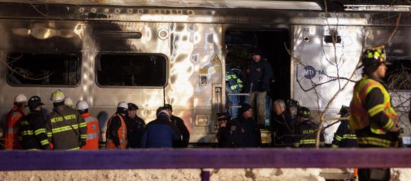 Emergency workers stand in and around a burnt Metropolitan Transportation Authority (MTA) Metro North Railroad commuter train near the town of Valhalla, New York, February 3, 2015. Emergency workers stand in and around a burnt Metropolitan Transportation Authority (MTA) Metro North Railroad commuter train near the town of Valhalla, New York, February 3, 2015. - Sputnik International