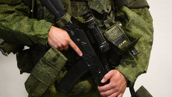 A man demonstrates the new gear of a Russian serviceman designed by Tsniitochmash A man demonstrates the new gear of a Russian serviceman designed by Tsniitochmash - Sputnik International