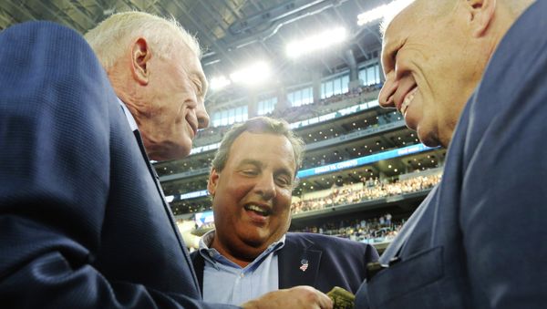 Dallas Cowboys owner Jerry Jones, left, New Jersey Gov. Chris Christie and New York Giants executive vice-President Steve Tisch, right, talk before an NFL football game between the Giants and Cowboys Dallas Cowboys owner Jerry Jones, left, New Jersey Gov. Chris Christie and New York Giants executive vice-President Steve Tisch, right, talk before an NFL football game between the Giants and Cowboys - Sputnik International