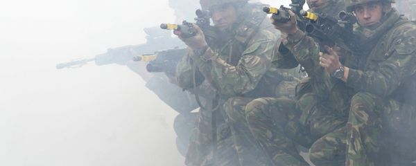 Soldiers from the British Royal Marines Commando demonstrate city fighting techniques during the NATO Response Force exercise - Sputnik International
