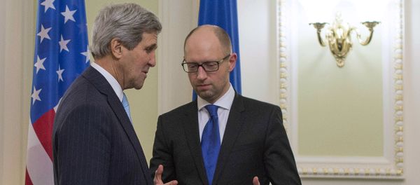 US Secretary of State John Kerry (L) talks with Ukrainian Prime Minister Arseniy Yatsenyuk US Secretary of State John Kerry (L) talks with Ukrainian Prime Minister Arseniy Yatsenyuk - Sputnik International