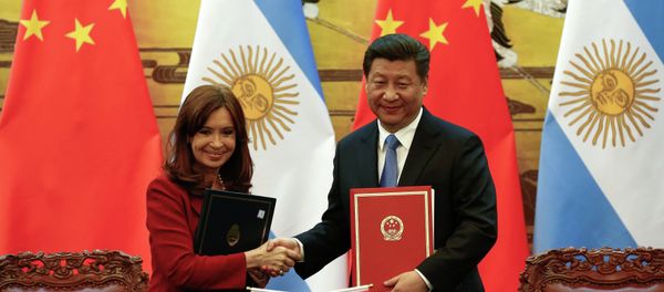 Argentinian President Cristina Fernandez de Kirchner (L) and Chinese President Xi Jinping shake hands and face the media after signing documents during a ceremony at the Great Hall of the People in Beijing February 4, 2015. Argentinian President Cristina Fernandez de Kirchner (L) and Chinese President Xi Jinping shake hands and face the media after signing documents during a ceremony at the Great Hall of the People in Beijing February 4, 2015. - Sputnik International