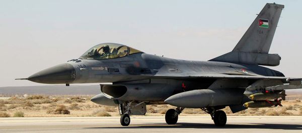 A Royal Jordanian Air Force plane takes off from an air base to strike the Islamic state in the Syrian city of Raqqa February 5, 2015 A Royal Jordanian Air Force plane takes off from an air base to strike the Islamic state in the Syrian city of Raqqa February 5, 2015 - Sputnik International