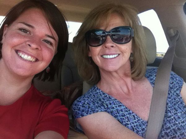 Kayla Mueller (L), 26, an American humanitarian worker from Prescott, Arizona is pictured with her mother Marsha Mueller in this undated handout photo obtained by Reuters February 6, 2015 - Sputnik International