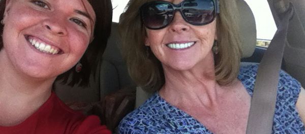 Kayla Mueller (L), 26, an American humanitarian worker from Prescott, Arizona is pictured with her mother Marsha Mueller in this undated handout photo obtained by Reuters February 6, 2015 - Sputnik International