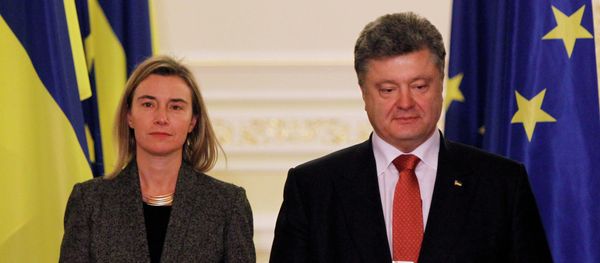 Ukrainian President Petro Poroshenko, right and EU foreign affairs chief Federica Mogherini Ukrainian President Petro Poroshenko, right and EU foreign affairs chief Federica Mogherini - Sputnik International