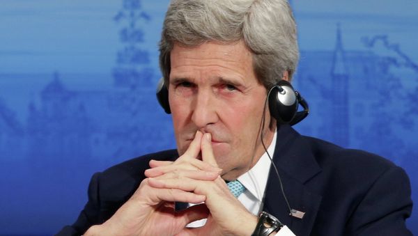 U.S. Secretary of State John Kerry listens to a speech of German Foreign Minister Frank-Walter Steinmeier on the podium during the 51. Security Conference in Munich, Germany, Sunday, Feb. 8, 2015 - Sputnik International