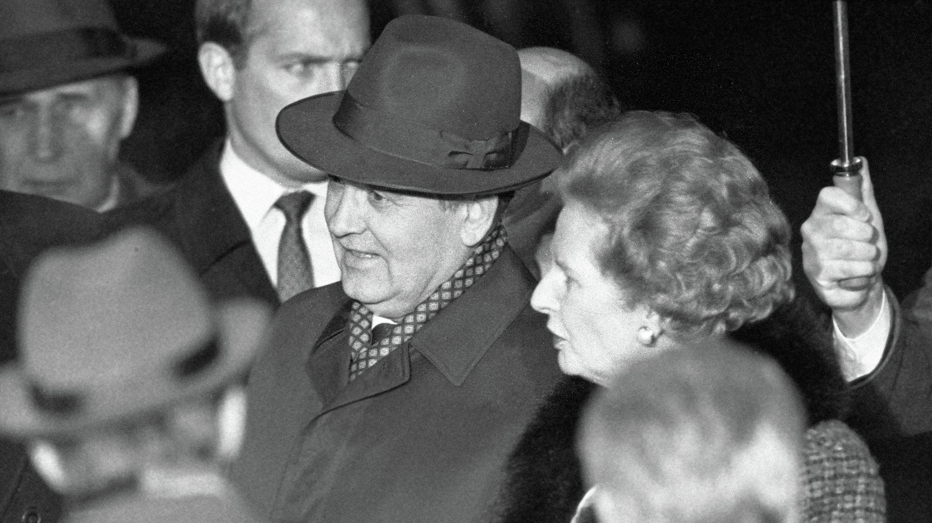 The Soviet leader Mikhail Gorbachev (center) meeting with UK Prime Minister Margaret Thatcher during his official visit to the United Kingdom in 1989. The Soviet leader Mikhail Gorbachev (center) meeting with UK Prime Minister Margaret Thatcher during his official visit to the United Kingdom in 1989. - Sputnik International, 1920, 31.08.2022