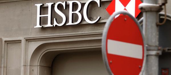 A traffic sign is seen in front of a branch office of HSBC bank at the Paradeplatz in Zurich February 9, 2015 A traffic sign is seen in front of a branch office of HSBC bank at the Paradeplatz in Zurich February 9, 2015 - Sputnik International