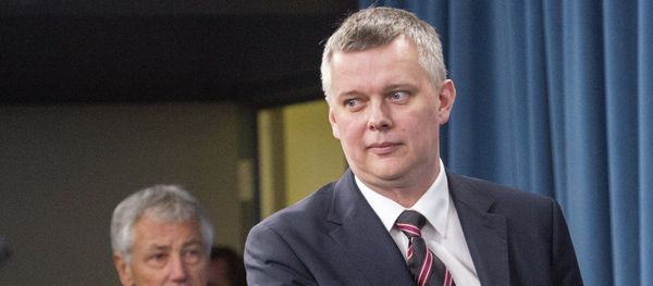 Poland’s Minister of National Defense Tomasz Siemoniak(R) walks into the briefing room of the Pentagon. of the Pentagon. Poland’s Minister of National Defense Tomasz Siemoniak(R) walks into the briefing room of the Pentagon. of the Pentagon. - Sputnik International