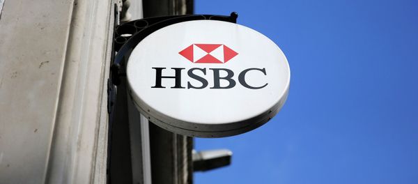 An HSBC sign is seen outside a bank branch in London February 9, 2015 - Sputnik International
