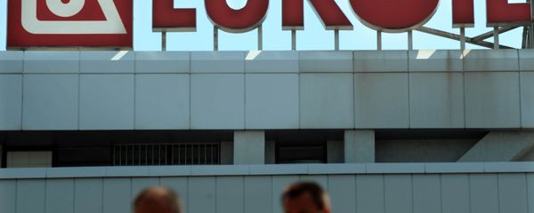 Russia's energy company LUKoil lodged arbitration in London after Chinese energy giant Sinopec backed out of a $1.2-billion deal - Sputnik International