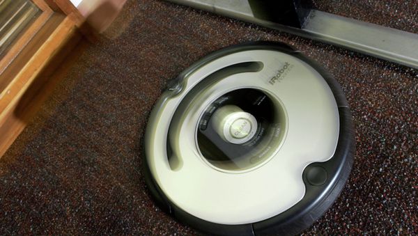 The Roomba vacuum cleaner by iRobot Corp. moves to clean an office carpet in Boston on Tuesday, Aug. 21, 2007. Nearly five years after rolling onto the market, the Roomba vacuum cleaner has undergone a ground-up redesign that has endowed the otherwise-brainy robot with the smarts to overcome rug tassels and electrical cords. The Roomba vacuum cleaner by iRobot Corp. moves to clean an office carpet in Boston on Tuesday, Aug. 21, 2007. Nearly five years after rolling onto the market, the Roomba vacuum cleaner has undergone a ground-up redesign that has endowed the otherwise-brainy robot with the smarts to overcome rug tassels and electrical cords. - Sputnik International
