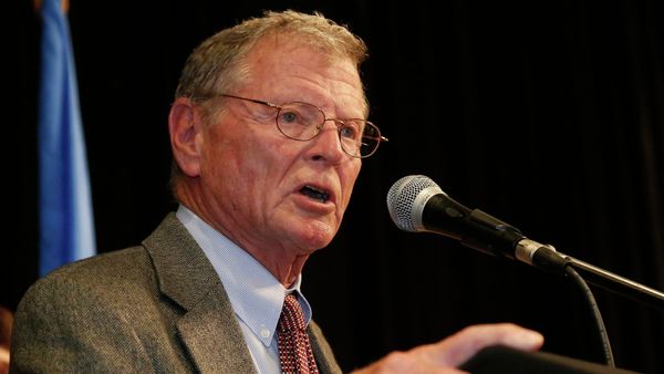 Senator Jim Inhofe, R-Oklahoma, gestures during his victory speech at the Republican watch party in Oklahoma City, Tuesday, Nov. 4, 2014 - Sputnik International