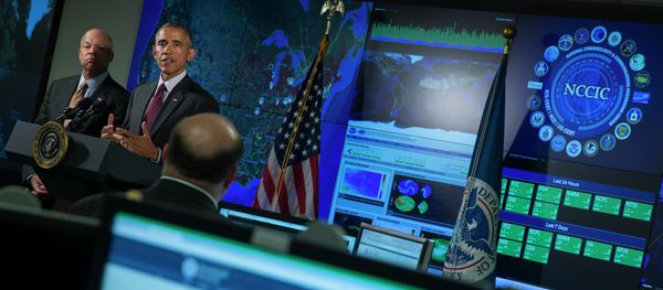 Homeland Security Secretary Jeh Johnson listens at left as President Barack Obama speaks at the National Cybersecurity and Communications Integration Center in Arlington, Va., Tuesday, Jan. 13, 2015 Homeland Security Secretary Jeh Johnson listens at left as President Barack Obama speaks at the National Cybersecurity and Communications Integration Center in Arlington, Va., Tuesday, Jan. 13, 2015 - Sputnik International