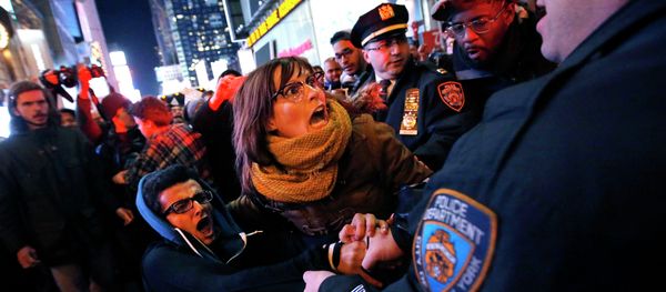 In this Dec. 4, 2014, file photo, police make arrests after protesters rallying against a grand jury's decision not to indict the police officer involved in the death of Eric Garner attempted to block traffic at the intersection of 42nd Street and Seventh Avenue near Times Square, in New York - Sputnik International